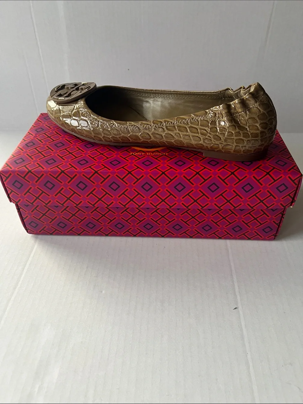 Tory Burch ballet flats croc-embossed leather finish logo plaque on toe